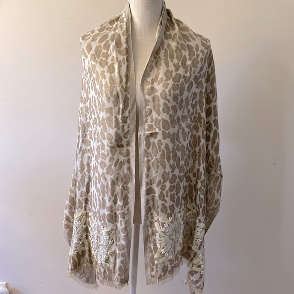 Loft by Ann Taylor gold metallic tread embroidered flower sequins shawl, scarf - Picture 4 of 17